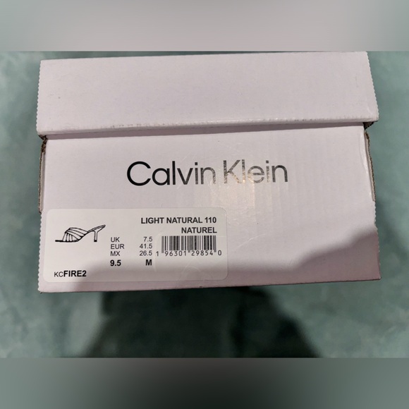 Calvin Klein blush kitten heels - Picture 4 of 6